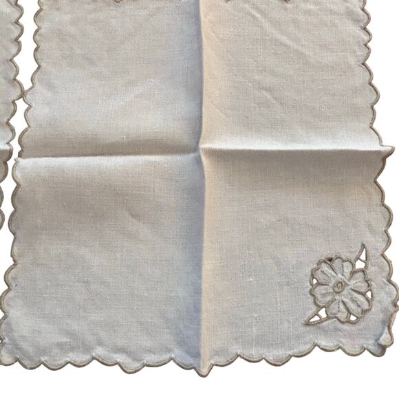 Vintage linen cocktail napkins set of 4 machine embroidery & cut work FLAW - Picture 5 of 7
